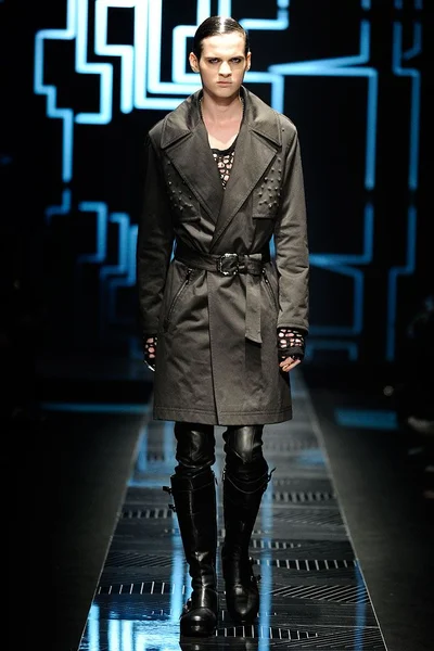 Look 10